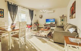 Elegant Sophia'S Apartment